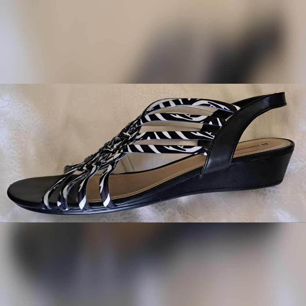 Naturalizer Sandal - Picture 2 of 4
